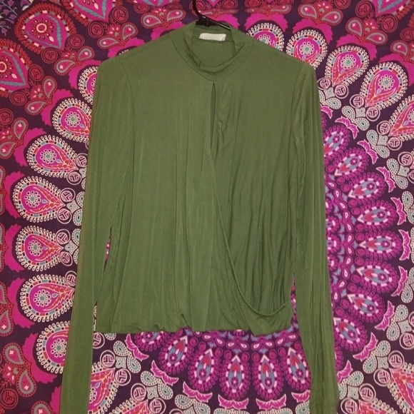 Olive green top - Picture 2 of 3